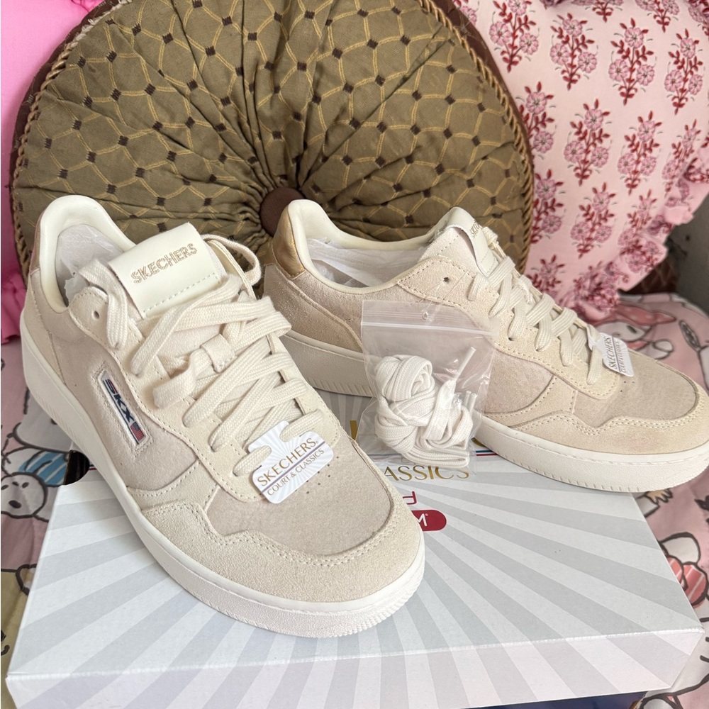 Skechers Women's Cream Sneakers size 9